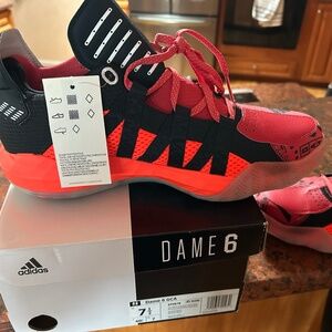 Dame 6 gca sneaker